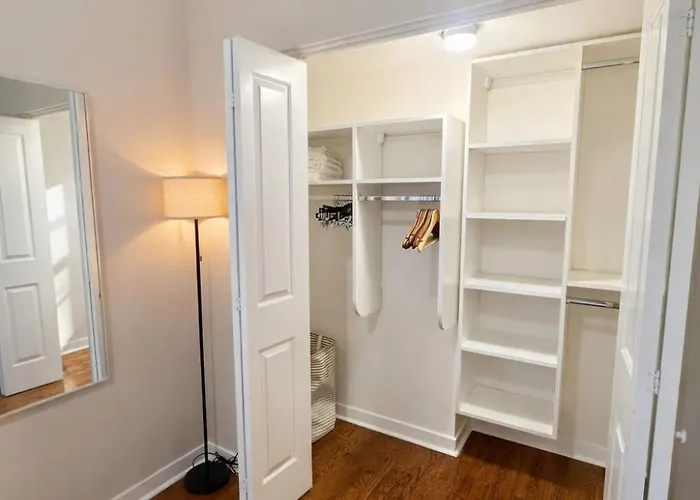 Flexhome West Town - Spacious 2br Duplex - Sleeps 8 Chicago