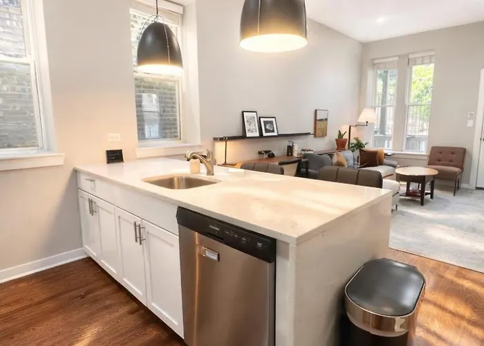 Flexhome West Town - Spacious 2br Duplex - Sleeps 8 * Chicago