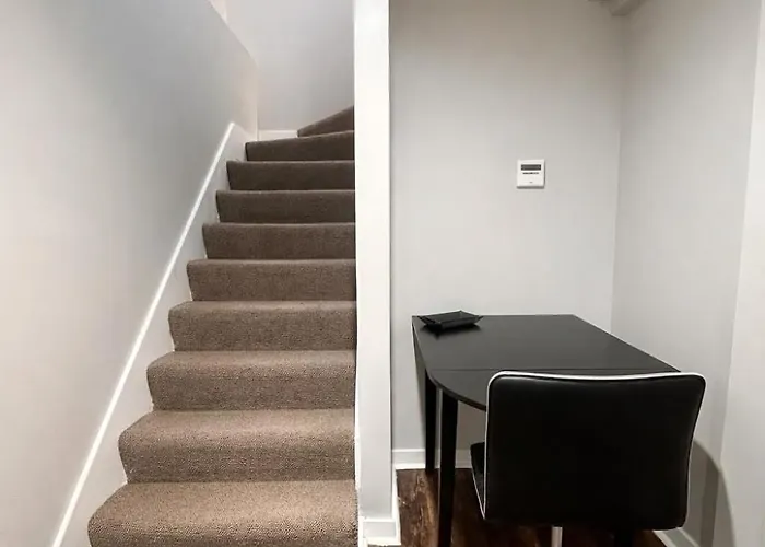 Flexhome West Town - Spacious 2br Duplex - Sleeps 8
