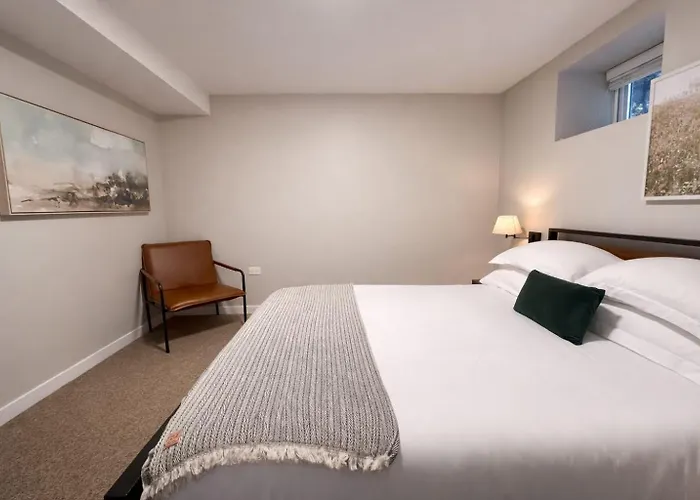 Flexhome West Town - Spacious 2br Duplex - Sleeps 8 Apartment Chicago