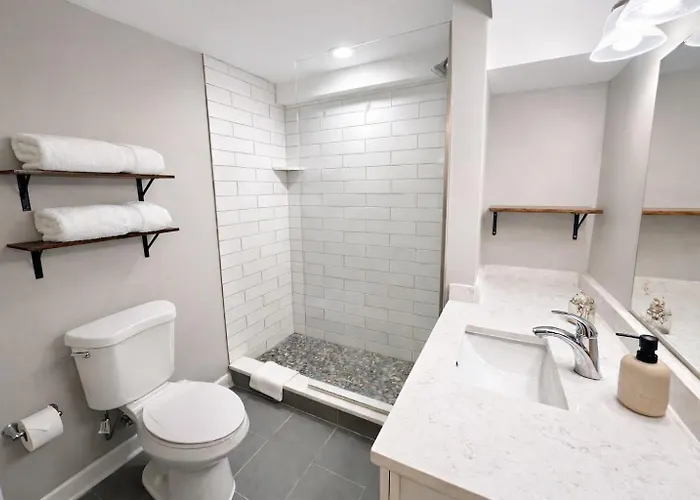 Flexhome West Town - Spacious 2br Duplex - Sleeps 8 Apartment *