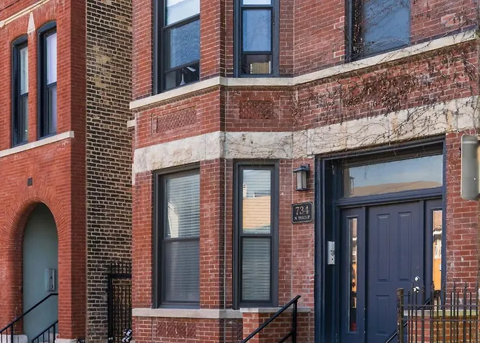 Flexhome West Town - Spacious 2br Duplex - Sleeps 8 *